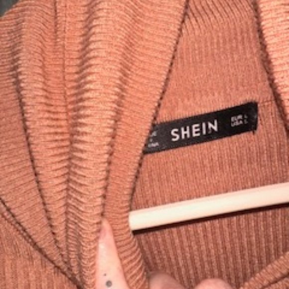 Women's large SHEIN fitted asymmetrical turtle neck - Picture 2 of 2